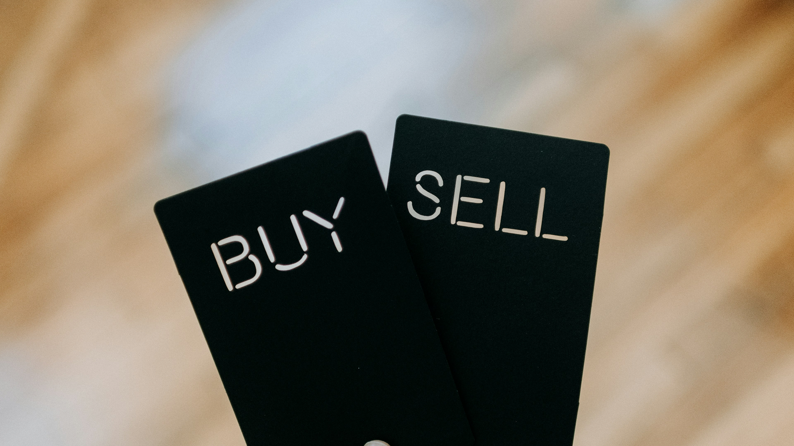 How to Sell and Buy Your Replacement Home Simultaneously